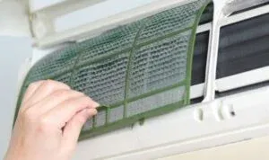 Ar Condicionado sem limpeza, pode causar doenças respiratórias gravíssimas e até matar.